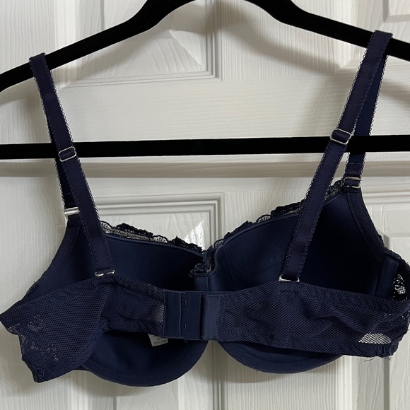 Victoria’s Secret Pink  bra size 36B, good condition pre-owned. - Picture 2 of 3